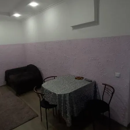 в гостьовому будинку דירה *